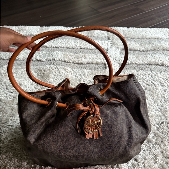 Michael Kors Brown Shoulder Bag with Elegant Design